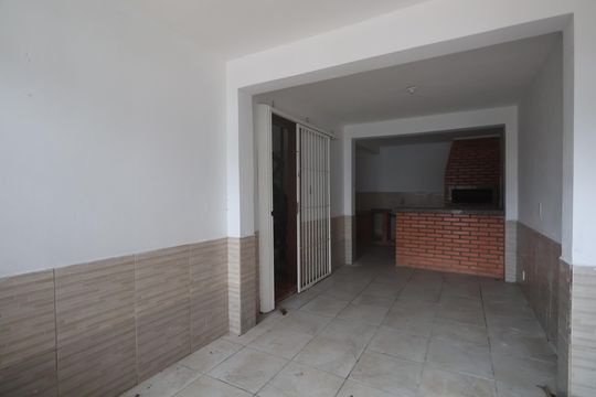 Garagem de casa à venda com 2 quartos, 138m² em São José, Canoas