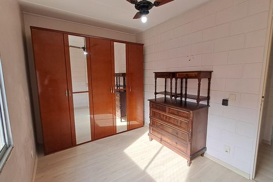 Quarto de apartamento para alugar com 2 quartos, 47m² em Vila Nova, Porto Alegre