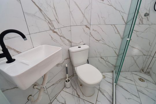 Banheiro de casa para alugar com 2 quartos, 70m² em Imbuí, Salvador