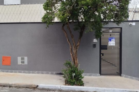 Fachada + Placa de apartamento para alugar com 2 quartos, 45m² em Vila Alpina, São Paulo