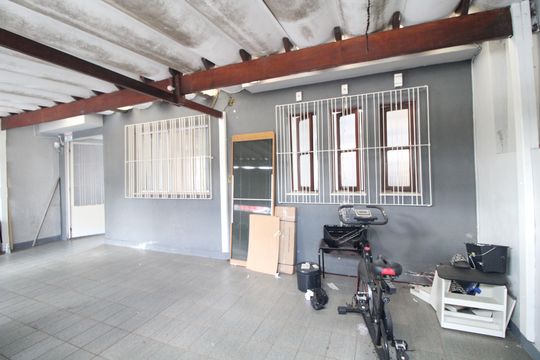 Garagem de casa para alugar com 2 quartos, 168m² em Jardim Anhanguera, São Paulo