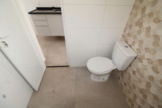 Banheiro de apartamento para alugar com 1 quarto, 24m² em Vila Diva, São Paulo
