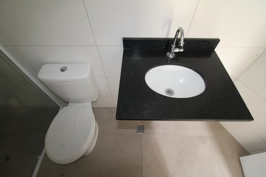 Banheiro de apartamento para alugar com 1 quarto, 24m² em Vila Diva, São Paulo