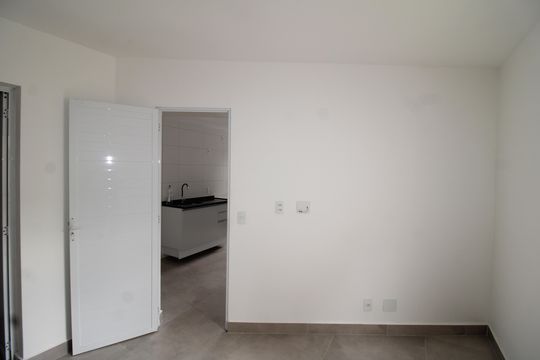 Quarto 1 de apartamento para alugar com 1 quarto, 24m² em Vila Diva, São Paulo