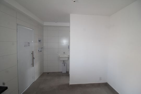 Sala / Cozinha de apartamento para alugar com 1 quarto, 24m² em Vila Diva, São Paulo