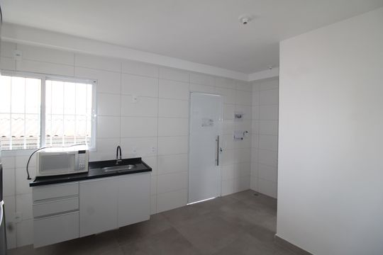 Sala / Cozinha de apartamento para alugar com 1 quarto, 24m² em Vila Diva, São Paulo
