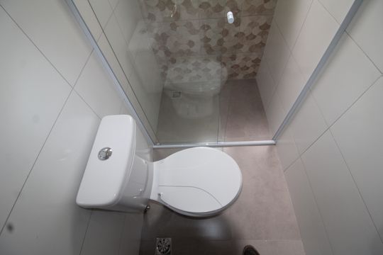 Banheiro de apartamento para alugar com 1 quarto, 24m² em Vila Diva, São Paulo
