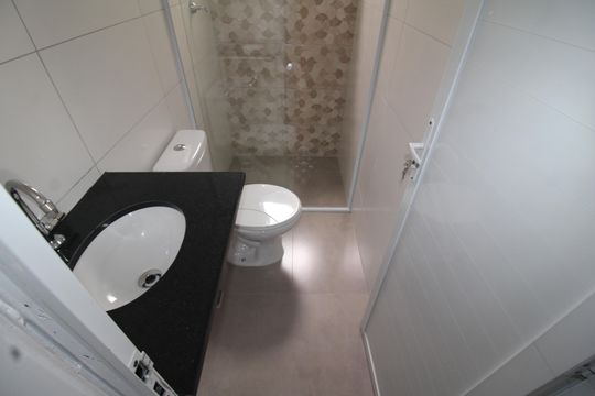 Banheiro de apartamento para alugar com 1 quarto, 24m² em Vila Diva, São Paulo
