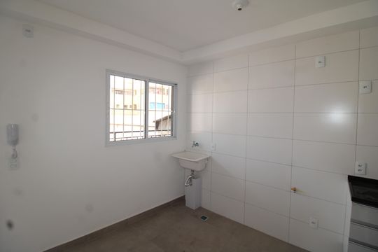 Sala / Cozinha de apartamento para alugar com 1 quarto, 24m² em Vila Diva, São Paulo