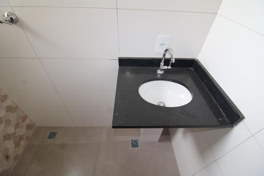 Banheiro de apartamento para alugar com 1 quarto, 24m² em Vila Diva, São Paulo