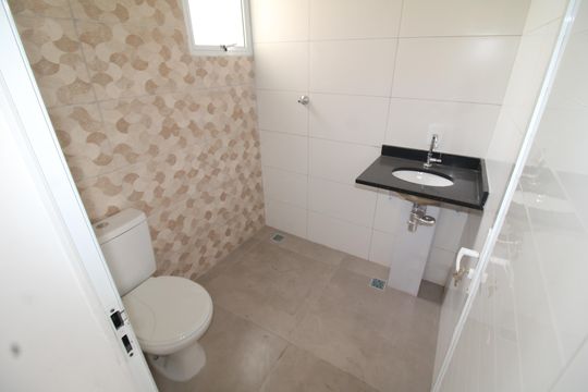 Banheiro de apartamento para alugar com 1 quarto, 24m² em Vila Diva, São Paulo