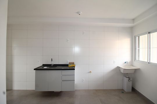 Sala / Cozinha de apartamento para alugar com 1 quarto, 24m² em Vila Diva, São Paulo