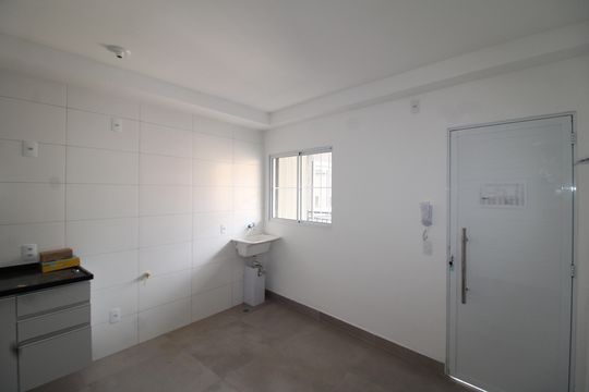 Sala / Cozinha de apartamento para alugar com 1 quarto, 24m² em Vila Diva, São Paulo