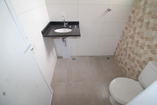 Banheiro de apartamento para alugar com 1 quarto, 24m² em Vila Diva, São Paulo