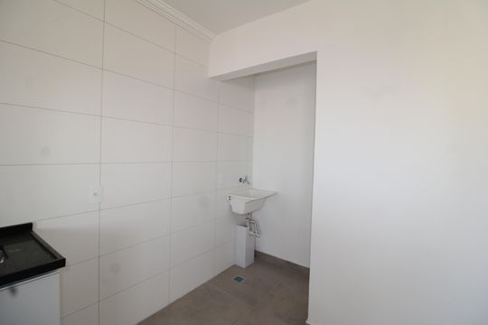Sala / Cozinha de apartamento para alugar com 1 quarto, 24m² em Vila Diva, São Paulo