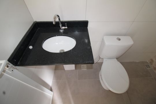 Banheiro de apartamento para alugar com 1 quarto, 24m² em Vila Diva, São Paulo