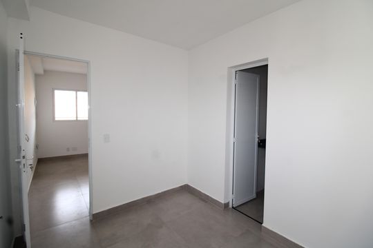 Quarto 1 de apartamento para alugar com 1 quarto, 24m² em Vila Diva, São Paulo