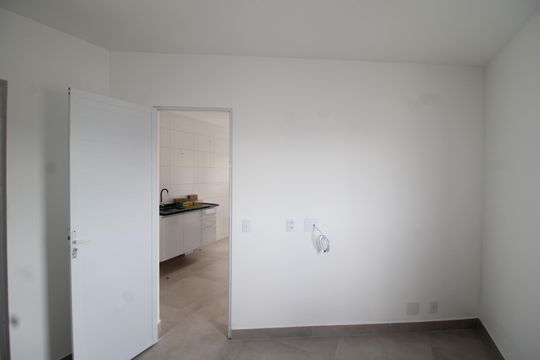 Quarto 1 de apartamento para alugar com 1 quarto, 24m² em Vila Diva, São Paulo