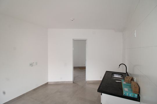 Sala / Cozinha de apartamento para alugar com 1 quarto, 24m² em Vila Diva, São Paulo