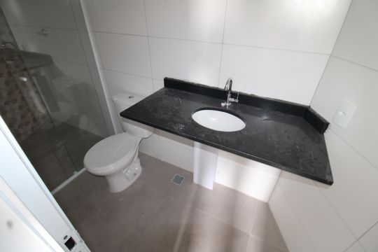 Banheiro de apartamento para alugar com 1 quarto, 24m² em Vila Diva, São Paulo