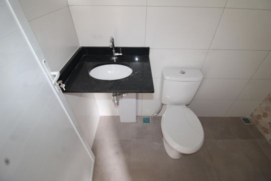 Banheiro de apartamento para alugar com 1 quarto, 24m² em Vila Diva, São Paulo