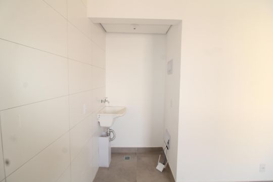 Sala / Cozinha de apartamento para alugar com 1 quarto, 24m² em Vila Diva, São Paulo