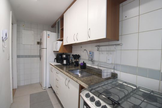 Cozinha de apartamento para alugar com 3 quartos, 70m² em Barra da Tijuca, Rio de Janeiro