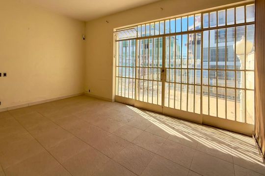 Casa à venda com 4 quartos, 360m² em Carmo, Belo Horizonte