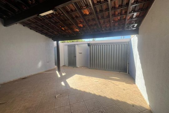 Garagem de casa para alugar com 3 quartos, 135m² em Nova Uberlândia, Uberlândia