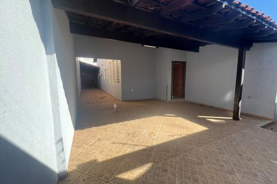 Garagem de casa para alugar com 3 quartos, 135m² em Nova Uberlândia, Uberlândia