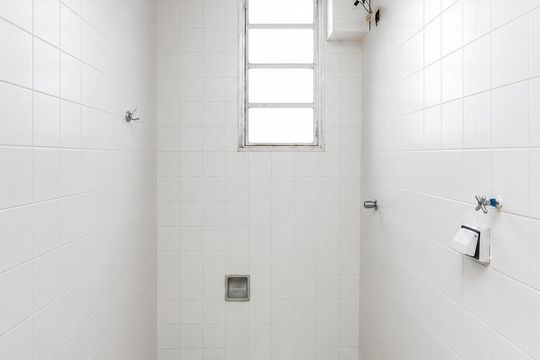 Banheiro de apartamento para alugar com 1 quarto, 47m² em Centro Histórico, Porto Alegre