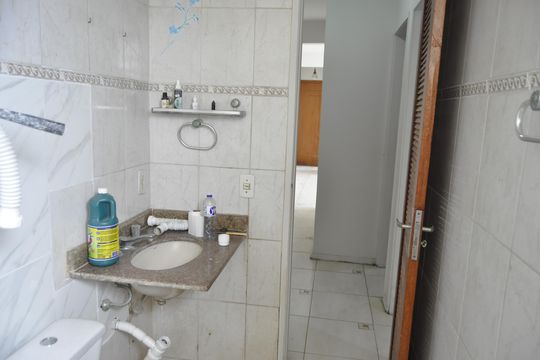 Banheiro social de apartamento à venda com 2 quartos, 68m² em Rocha, Rio de Janeiro