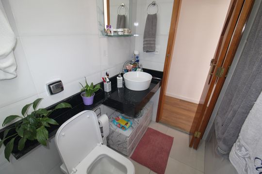 Banheiro de apartamento à venda com 2 quartos, 60m² em Jardim Sonia, São Paulo