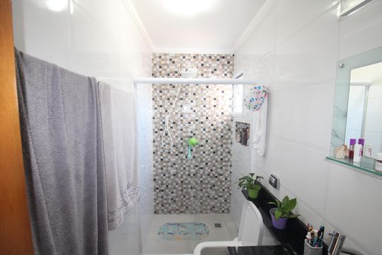 Banheiro de apartamento à venda com 2 quartos, 60m² em Jardim Sonia, São Paulo