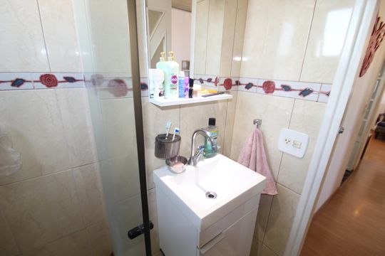 Banheiro de apartamento à venda com 2 quartos, 50m² em Vila Roque, São Paulo