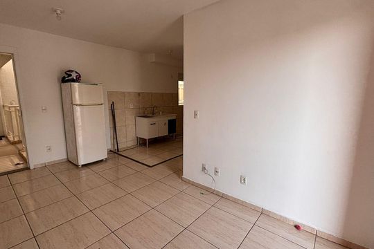 Sala de apartamento para alugar com 2 quartos, 48m² em Lajeado, Cotia