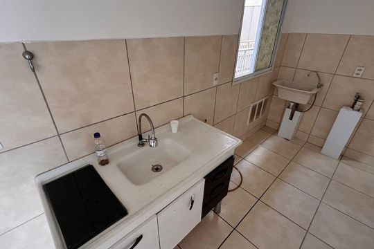 Cozinha de apartamento para alugar com 2 quartos, 48m² em Lajeado, Cotia