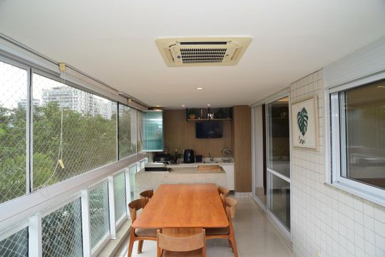 Varanda de apartamento à venda com 3 quartos, 130m² em Barra da Tijuca, Rio de Janeiro