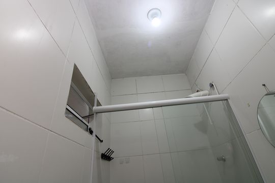 banheiro de casa para alugar com 1 quarto, 52m² em Vila Sao Geraldo, São Paulo