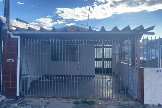 Fachada de casa à venda com 2 quartos, 145m² em Jardim Monjolo, São Paulo