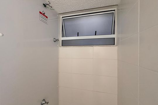 Banheiro Social de apartamento à venda com 2 quartos, 43m² em Vargem Grande, Rio de Janeiro