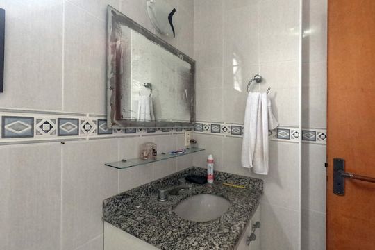 Banheiro do Quarto 3 de apartamento para alugar com 3 quartos, 43m² em Ponta da Praia, Santos