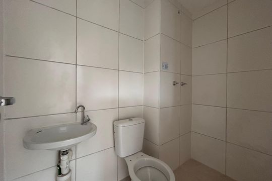 Banheiro  de apartamento para alugar com 2 quartos, 39m² em Usina Piratininga, São Paulo