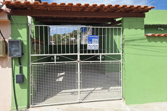 Fachada de casa para alugar com 2 quartos, 100m² em Engenhoca, Niterói