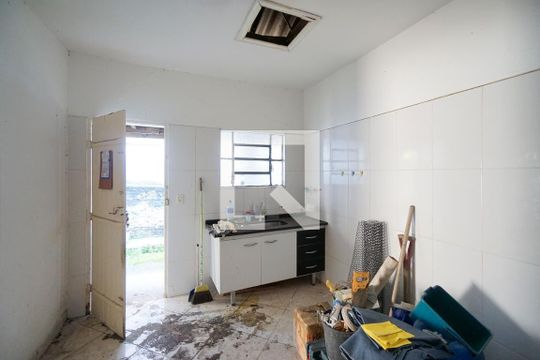 Casa à venda com 4 quartos, 180m² em Vila Fernandes, São Paulo