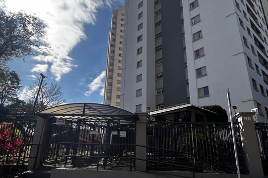 Fachada de apartamento para alugar com 3 quartos, 68m² em Vila Isa, São Paulo