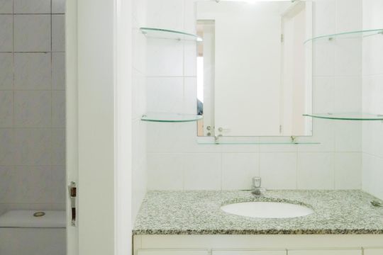 Banheiro de apartamento para alugar com 3 quartos, 68m² em Vila Isa, São Paulo