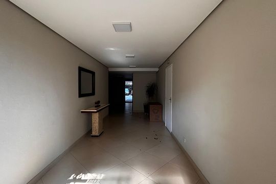 Hall de entrada de apartamento para alugar com 3 quartos, 68m² em Vila Isa, São Paulo