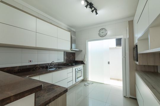Cozinha de casa de condomínio para alugar com 4 quartos, 250m² em Vila Ditalia, Jacareí