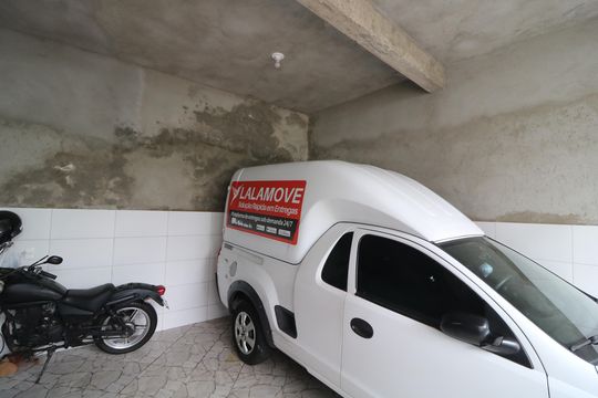 Garagem de casa à venda com 1 quarto, 100m² em Jardim Santa Teresinha, São Paulo